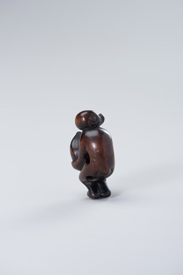 Lot 453 - TWO WOOD NETSUKE OF A MONKEY WITH CHESTNUT