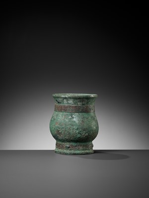 Lot 353 - A BRONZE RITUAL WINE CUP, ZHI, LATE SHANG TO EARLY WESTERN ZHOU