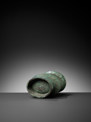 Lot 353 - A BRONZE RITUAL WINE CUP, ZHI, LATE SHANG TO EARLY WESTERN ZHOU