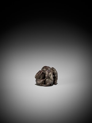Lot 75 - A WOOD NETSUKE OF A CLUSTER OF RATS, ATTRIBUTED TO KAIGYOKUDO MASATERU