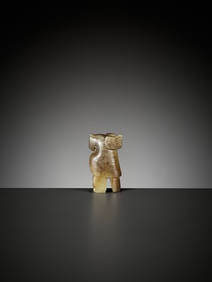 Lot 31 - AN IMPORTANT AND RARE CELADON JADE CARVING OF AN OWL, LATE SHANG DYNASTY