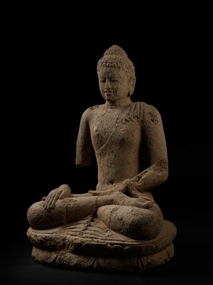 Lot 206 - A RARE AND LARGE ANDESITE FIGURE OF BUDDHA, CENTRAL JAVANESE PERIOD, SHAILENDRA DYNASTY