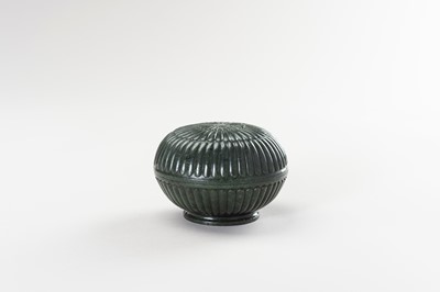 Lot 272 - A MUGHAL-STYLE SPINACH-GREEN JADE ‘CHRYSANTHEMUM’ BOX AND COVER