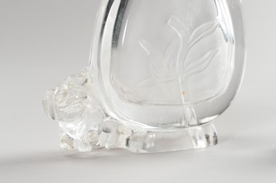 Lot 203 - A ROCK CRYSTAL VASE WITH A ‘BUDDHIST LION’ FINIAL