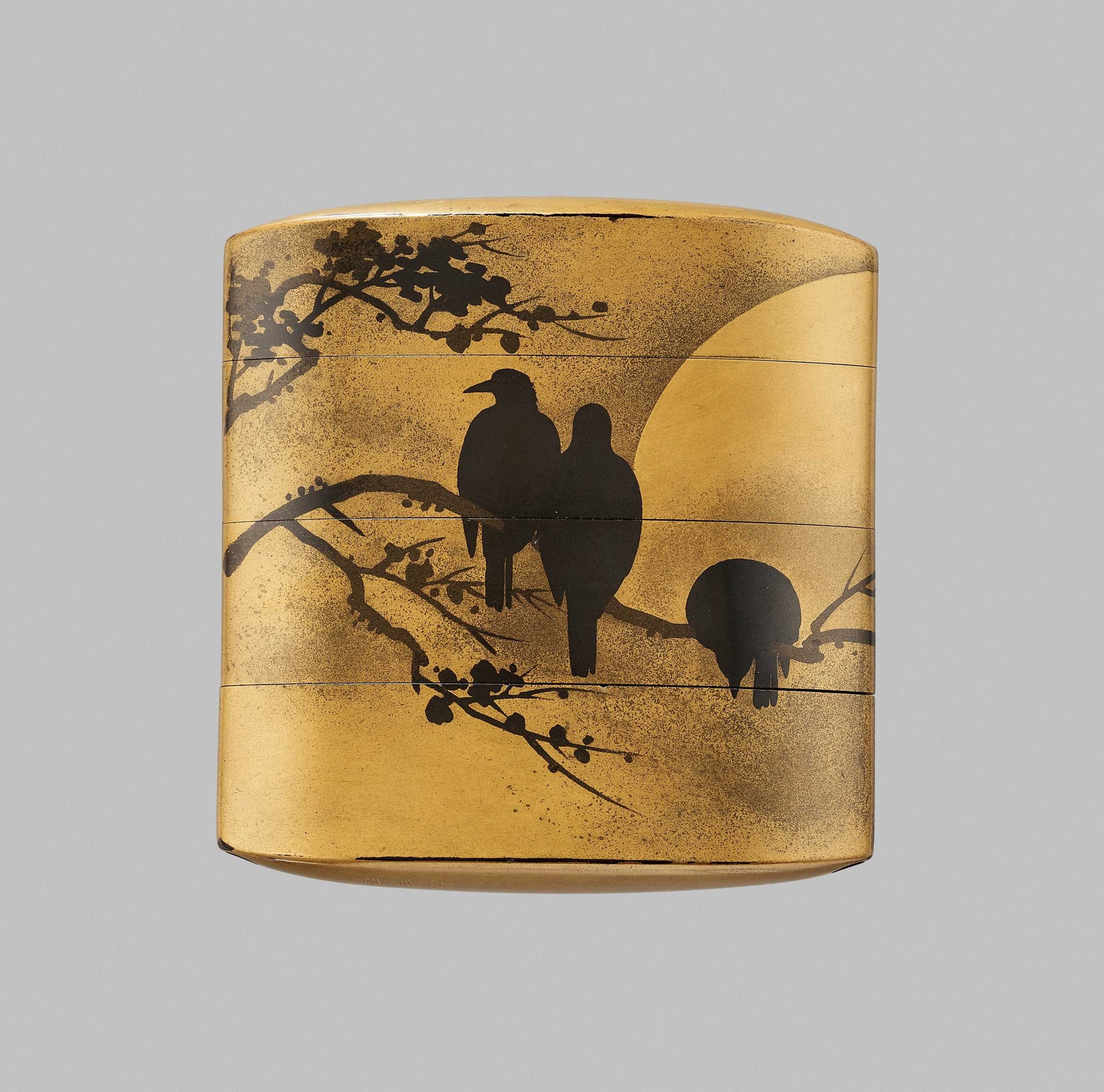 Lot 320 - TOYOSAI: A FINE SUMI TOGIDASHI-E GOLD LACQUER THREE-CASE INRO WITH CROWS AND MOON