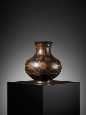 Lot 16 - A COPPER AND SILVER-INLAID BRONZE ‘FLORAL’ VASE, ATTRIBUTED TO THE SHISOU WORKSHOP