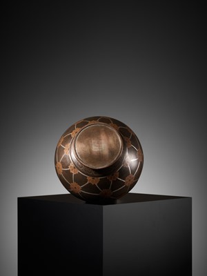Lot 16 - A COPPER AND SILVER-INLAID BRONZE ‘FLORAL’ VASE, ATTRIBUTED TO THE SHISOU WORKSHOP