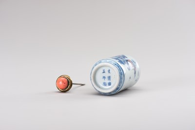 Lot 336 - AN IRON-RED, BLUE AND WHITE PORCELAIN SNUFF BOTTLE