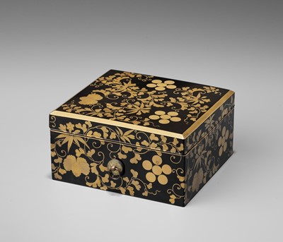 Lot 384 - A LACQUER BOX AND COVER WITH MONS