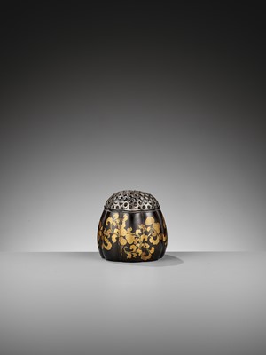 Lot 142 - A LACQUER LOBED KORO (INCENSE BURNER) AND SILVER RETICULATED COVER