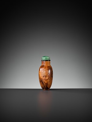 Lot 126 - A ROOT AMBER SNUFF BOTTLE, 1750-1850