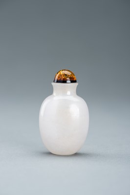 Lot 507 - AN ICY-WHITE AGATE SNUFF BOTTLE, c. 1920s