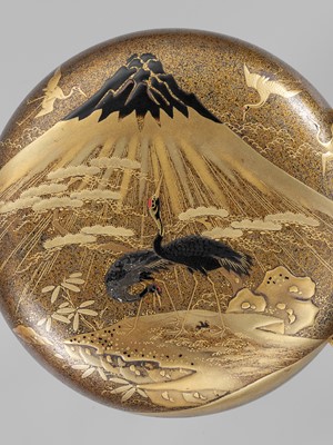 Lot 149 - A LACQUER KOGO (INCENSE BOX) AND COVER WITH CRANES AND MOUNT FUJI