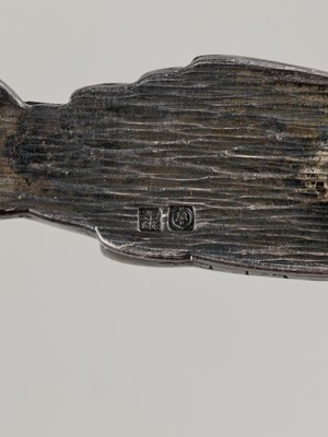 Lot 93 - A FINE SILVER-MOUNTED OBIDOME (SASH CLIP) DEPICTING A FISH