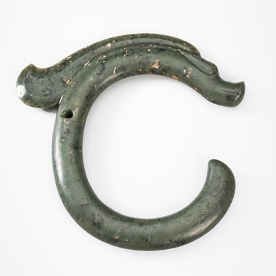 Lot 919 - A LARGE GREEN JADE ‘C-SHAPED DRAGON' PENDANT, HONGSHAN CULTURE