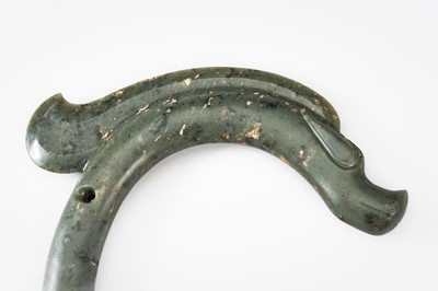 A LARGE GREEN JADE ‘C-SHAPED DRAGON' PENDANT, HONGSHAN CULTURE