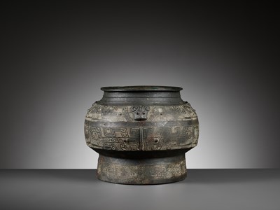 Lot 354 - A LARGE AND FINELY CAST RITUAL BRONZE WINE VESSEL, POU, SHANG DYNASTY