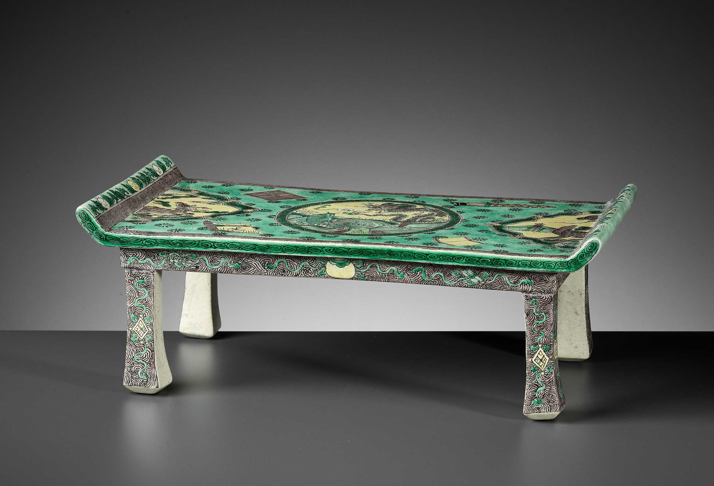 Lot 415 - A FAMILLE VERTE ‘CARP AND DRAGON’ STAND, KANGXI PERIOD