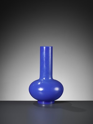 Lot 423 - A BLUE GLASS BOTTLE VASE, 18TH CENTURY