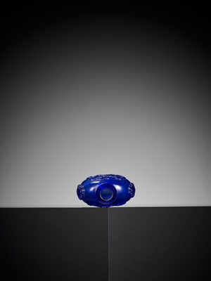 Lot 134 - A BLUE GLASS ‘MALLOW’ SNUFF BOTTLE, QIANLONG MARK AND PERIOD