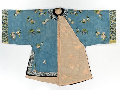 Lot 257 - AN INFORMAL LADY’S DAMASK SILK ROBE WITH AUSPICIOUS SYMBOLS, QING DYNASTY