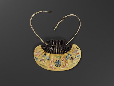 Lot 444 - AN EMBROIDERED YELLOW SILK POUCH, LATE QING DYNASTY