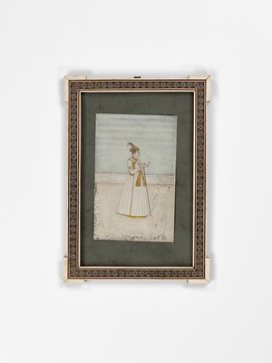 Lot 1288 - AN INDIAN MINIATURE PAINTING OF A MUGHAL COURTIER