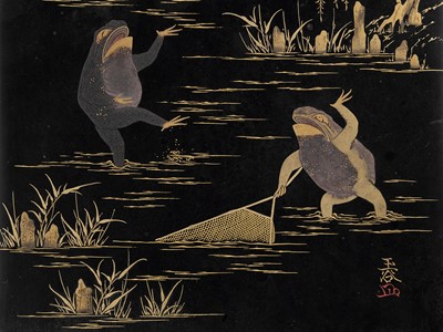 Lot 155 - GYOKUKOKU: A LACQUER FUBAKO DEPICTING FROGS FISHING AND A THIEVING BIRD