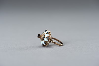 Lot 1382 - AN OPAL-SET OTTOMAN STYLE GOLD RING