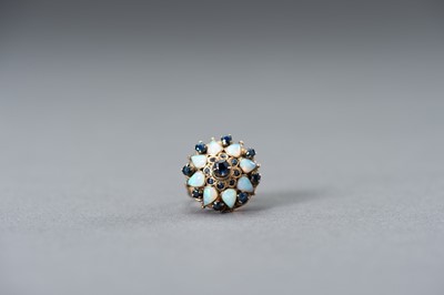 Lot 1382 - AN OPAL-SET OTTOMAN STYLE GOLD RING