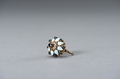 Lot 1382 - AN OPAL-SET OTTOMAN STYLE GOLD RING