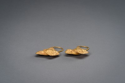 Lot 1185 - A PAIR OF CHAM GOLD ‘MARANGGA’ EARRINGS