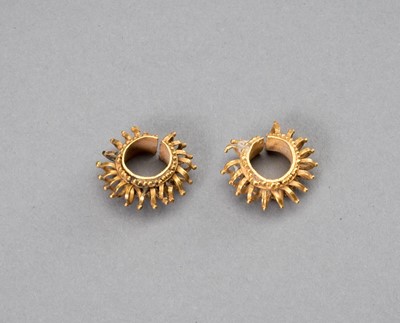 Lot 1176 - A PAIR OF GOLD SPIKE EARRINGS