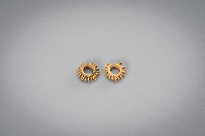 Lot 1176 - A PAIR OF GOLD SPIKE EARRINGS