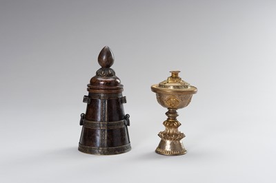 Lot 73 - A GROUP OF TWO SEALS, A TSAMPA VESSEL AND A BUTTER LAMP