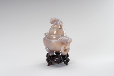 Lot 192 - AN ARCHAISTIC AGATE VESSEL AND COVER
