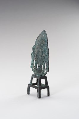 Lot 17 - AN UNUSUAL TANG STYLE FOOTED BRONZE STELE