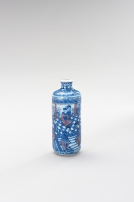 Lot 333 - A BLUE, WHITE AND IRON RED PORCELAIN SNUFF BOTTLE