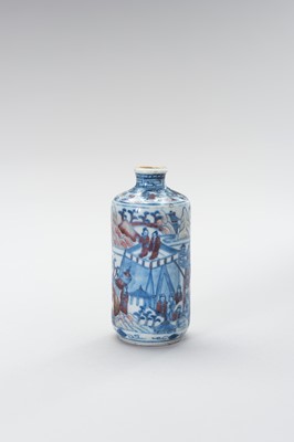 Lot 335 - AN IRON-RED, BLUE AND WHITE PORCELAIN SNUFF BOTTLE