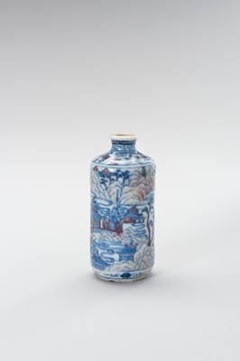 Lot 335 - AN IRON-RED, BLUE AND WHITE PORCELAIN SNUFF BOTTLE