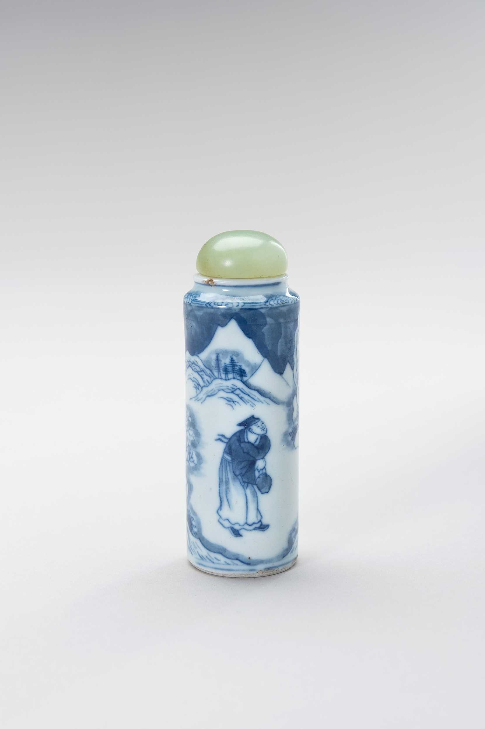Lot 332 - A BLUE AND WHITE PORCELAIN SNUFF BOTTLE