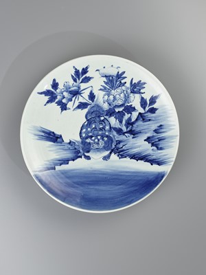 Lot 51 - A MASSIVE BLUE AND WHITE ARITA PORCELAIN ‘SHISHI’ PLATE