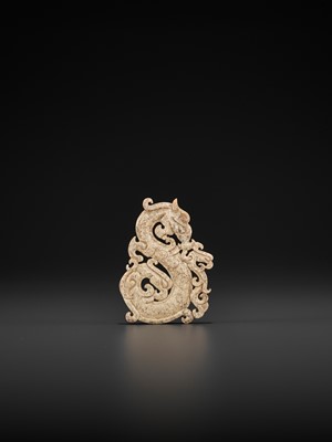 A JADE ‘DRAGON AND PHOENIX’ PENDANT, WARRING STATES
