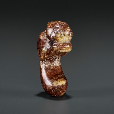 Lot 747 - A JADE ‘SQUIRREL’ PENDANT, NEOLITHIC PERIOD