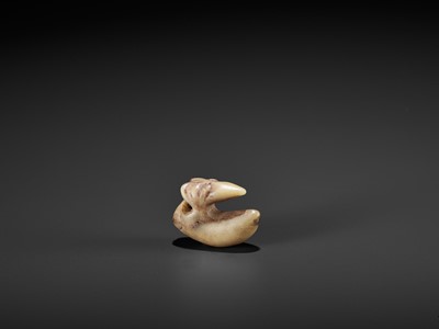 A JADE INSECT-FORM PENDANT, NEOLITHIC PERIOD